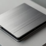 découvrez ridge wallet, le portefeuille métallisé ultra compact alliant design moderne et robustesse pour protéger vos cartes avec style et praticité au quotidien.